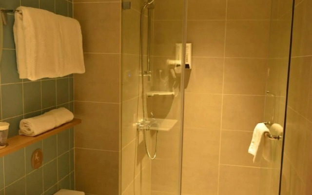 Home Inn Nanchang Bayi Square