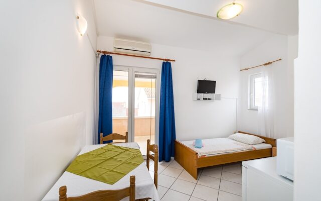 Nice Apartment Silvia 4 for 3 Persons