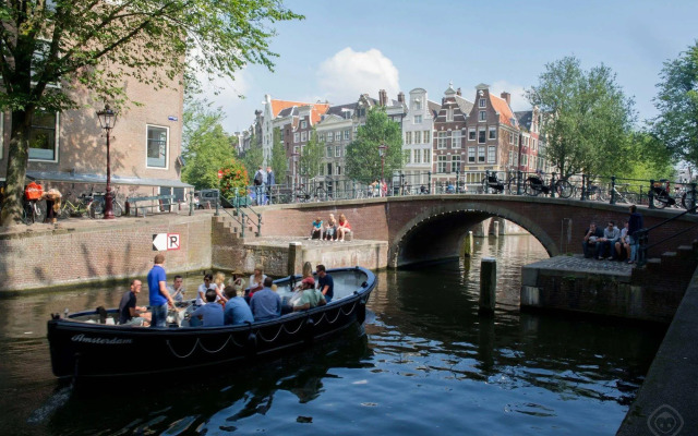 Nieuwezijds Apartments