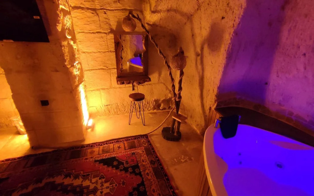 Euphoria Cave House