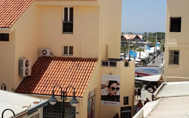 Marina Plaza - Apartments
