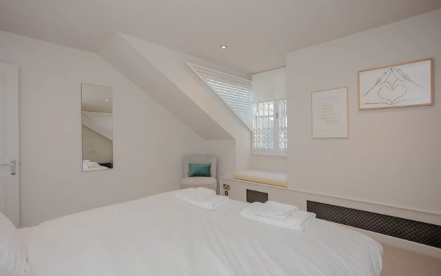 Luxury 3 Bedroom Home by South Kensington