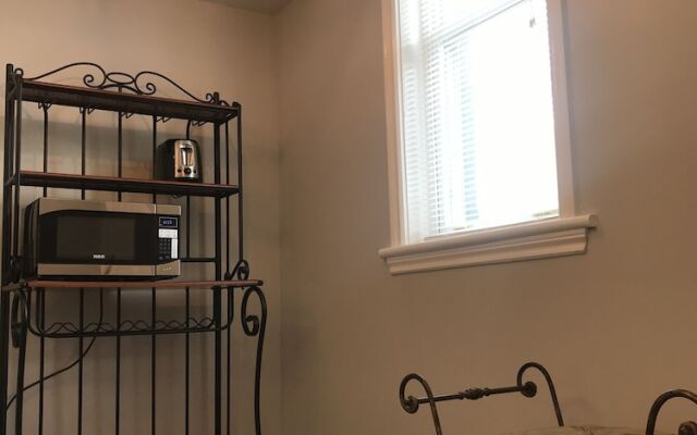 Esther's Place-Carleton Place Downtn Apt