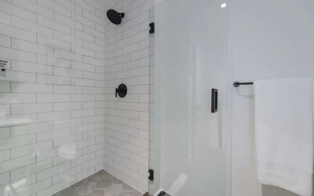 Exclusive Oasis Charming Studio Apt