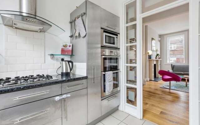 Modern & Chic 2bed Hampstead Duplex 1 min to Tube
