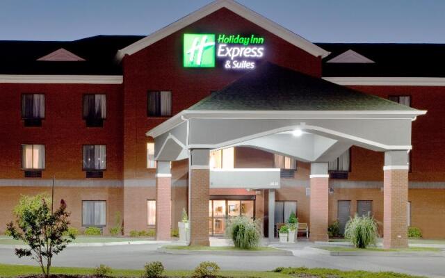 Holiday Inn Express & Suites Suffolk