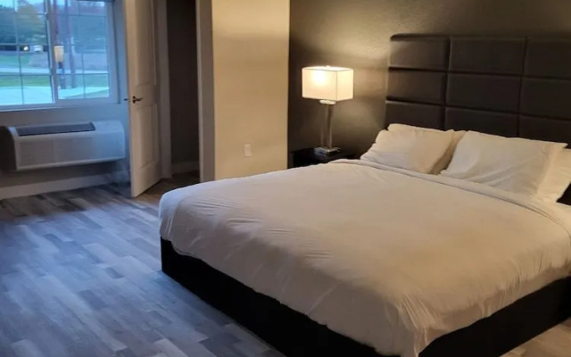 Red Fox Inn and Suites