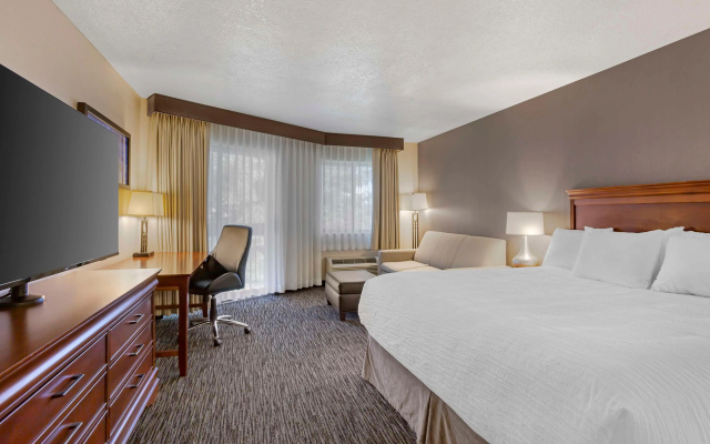 Best Western Plus Landmark Inn