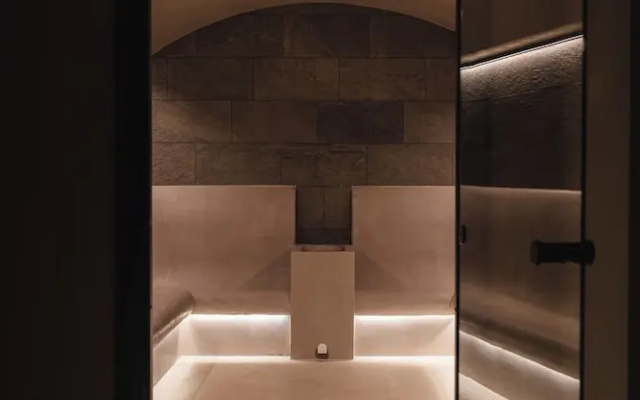 Enter St. Elisabeth Hotel