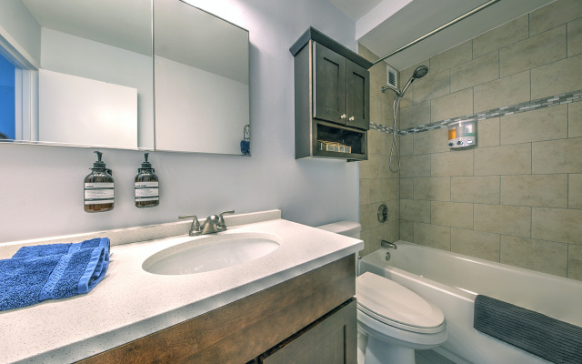 Outstanding Upgraded Luxury Apt!
