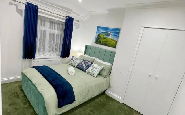 Charming 3 Bedroom House in Dagenham London