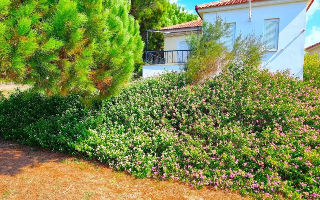 Romanos Beach Villas