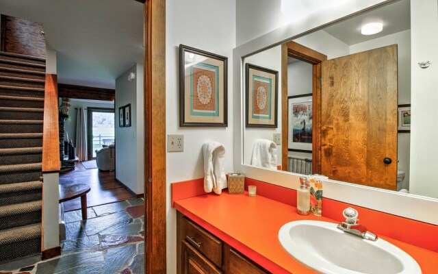 Stowe Vacation Rental w/ Deck & Mountain Views!