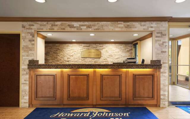 Howard Johnson by Wyndham Romulus Detroit Metro Airport