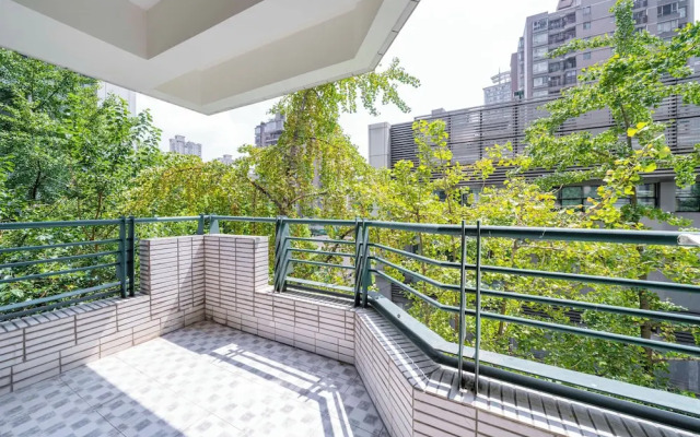 Tyms Stylish 3BR 2BA Apt Xujiahui Shops