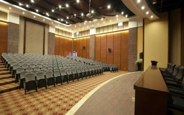 Kunming Maple Palace Hotel