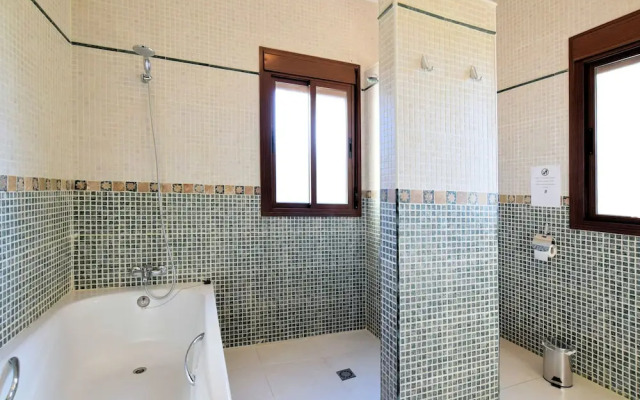 Comfortable Luxury Villa With Private Swimming Pool