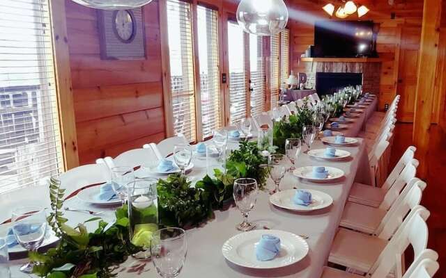 Picture Perfect- Seven Bedroom Cabin