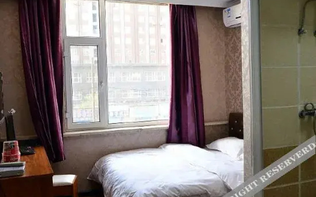 Yixin Business Hotel (Changchun Railway Station Heishui Road)