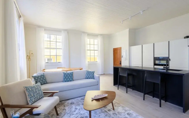 Chic Broadway Apartment in Central Willemstad