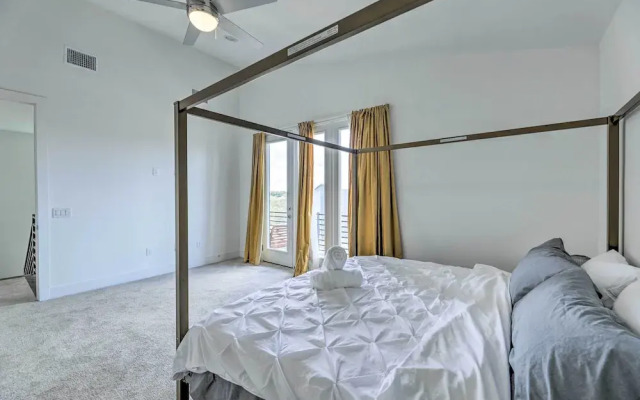 Luxurious & Spacious Austin Home ~ 8 Mi to Dtwn!
