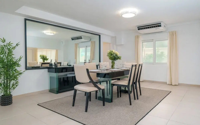 Voula Luxury Modern Living with Garden