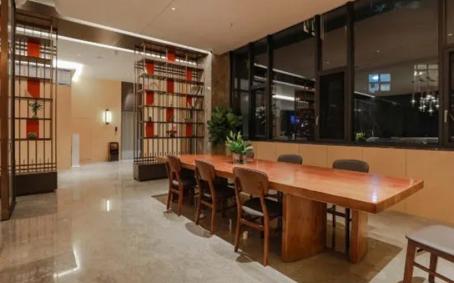 Jiulong Yipin Hotel (Zhijin Ancient City Pedestrian Street)