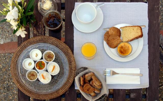 Gîtes & Maison dHôtes La Maison Vieille