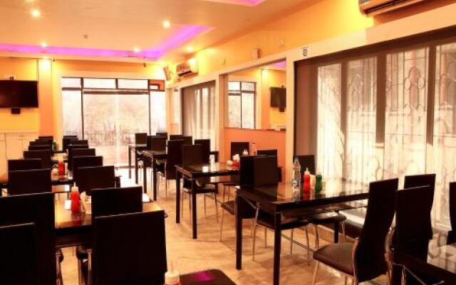 Rossa Hospitality IB 157