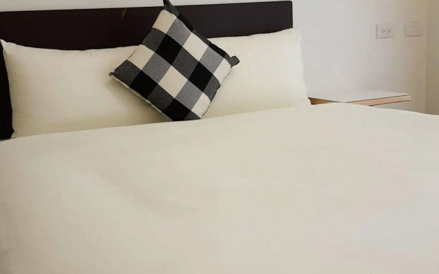 Small Wide Home