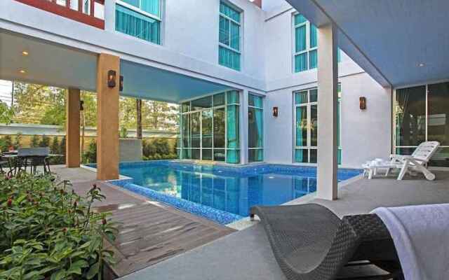 Jomtien Waree 8 - 6 Bedroom Pool Villa