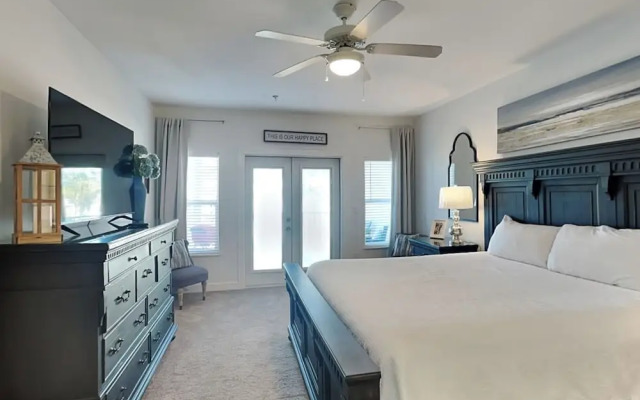 Pavilion Palms #103b