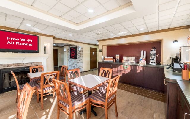 Red Roof Inn & Suites Clinton, TN