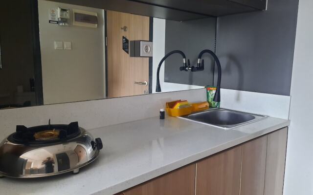 Nice and Cozy Studio at Monroe Tower Apartment