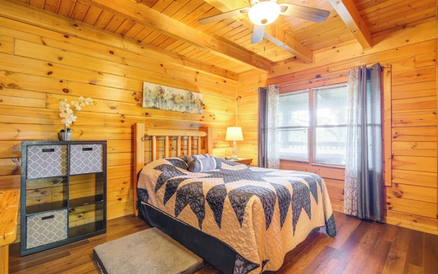 Sevierville Cabin w/ Hot Tub & Deck!