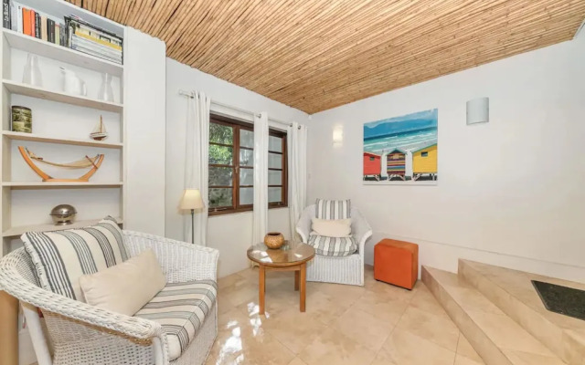 Tropical 1BD Hideaway Near Queens Beach, Fresnaye!