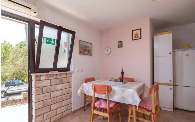 Awesome Home in Nova With Wifi and 4 Bedrooms