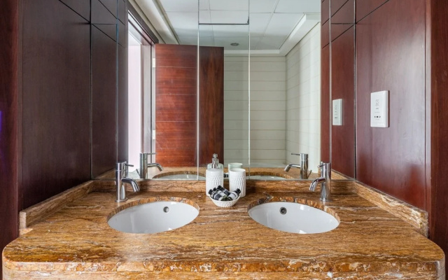 Sophisticated 2BR With Stunning Burj Khalifa Views