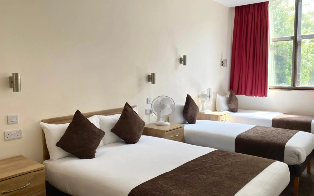 Russ Hill Hotel