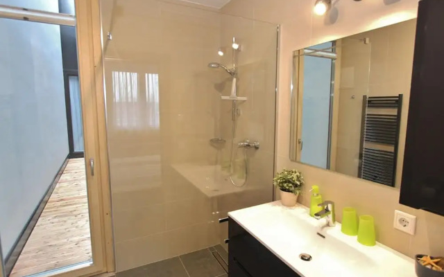 Stylish Flat With Garden & Sauna Access