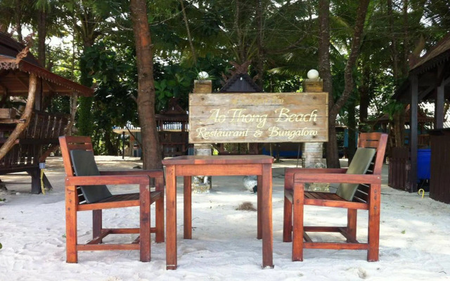 Ao Thong Beach Bungalows & Restaurant