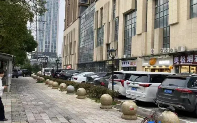 Xingcheng Homestay (Wuchang Railway Station Wushang Dream Times)