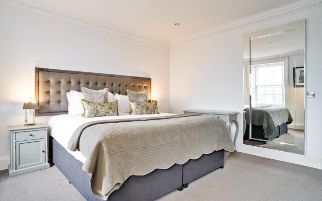 JOIVY Luxury George Street Apartments: Castle Suite