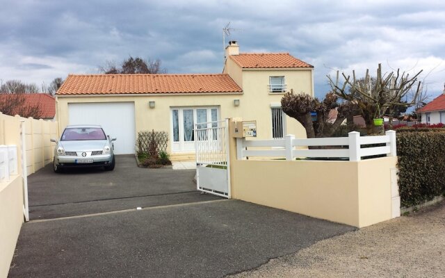 House With 3 Bedrooms in Saint-michel-chef-chef, With Enclosed Garden