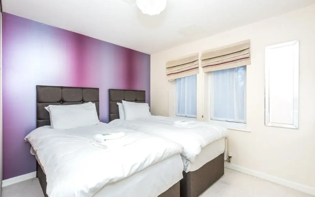 Modern Smart Open Plan Living With Free Parking