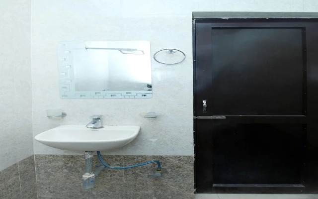 Hotel R2d by OYO Rooms