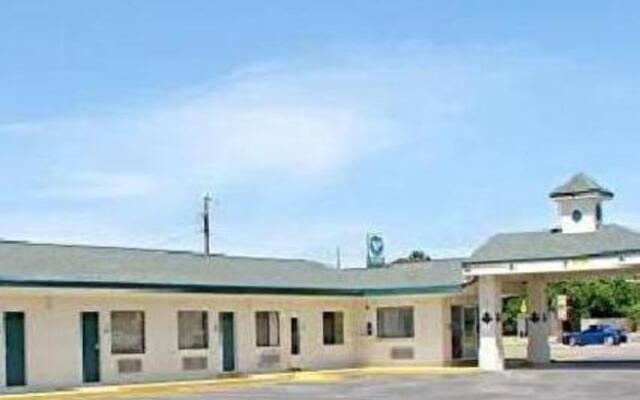 Pearsall Executive Inn