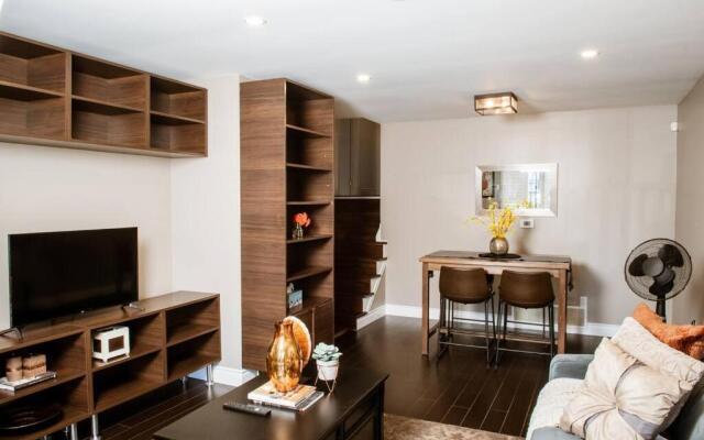 Honey I'm Home Suite 2 bedroom upper level