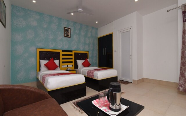 OYO 13310 Noida Suites