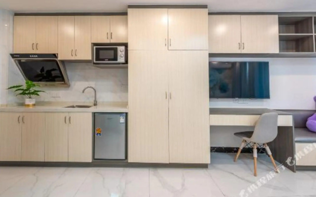 Manfei Theme Apartment (Meizhou wanda plaza Branch)